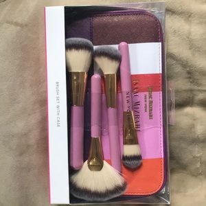 NWT - Isaac Mizrahi brush set with case